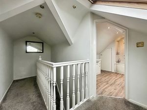 2nd Floor Landing- click for photo gallery